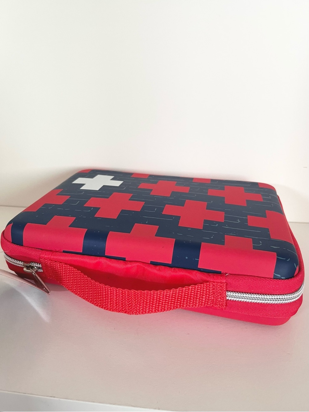 First aid train case - Picture 5 of 16